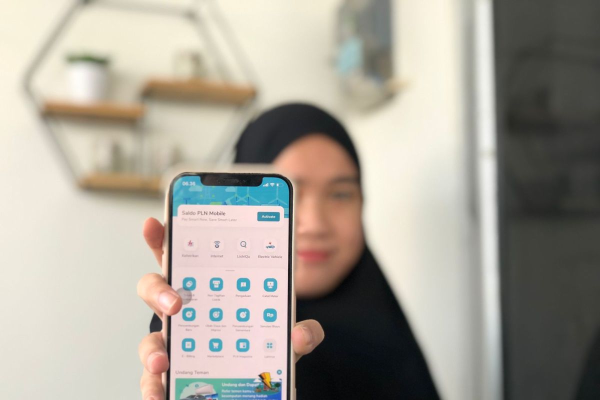 Setiap hari ratusan warga unduh aplikasi PLN Mobile