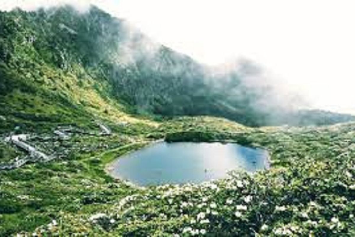 Sebanyak 13 orang yang hilang di Gunung Changshan diduga mencari pesawat jatuh