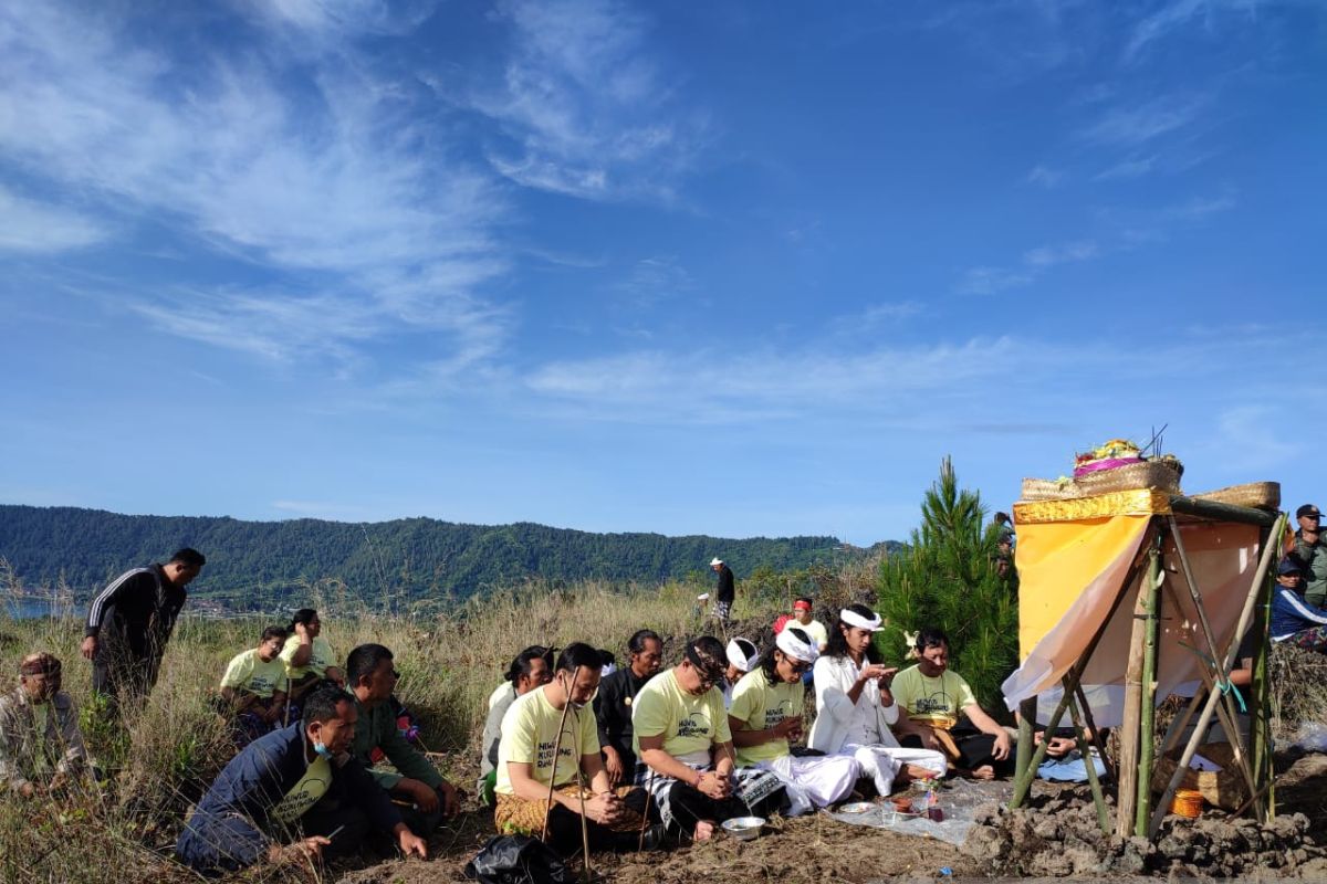 Yayasan Puri Kauhan Ubud tanam pohon Bodi saat Tumpek Wariga