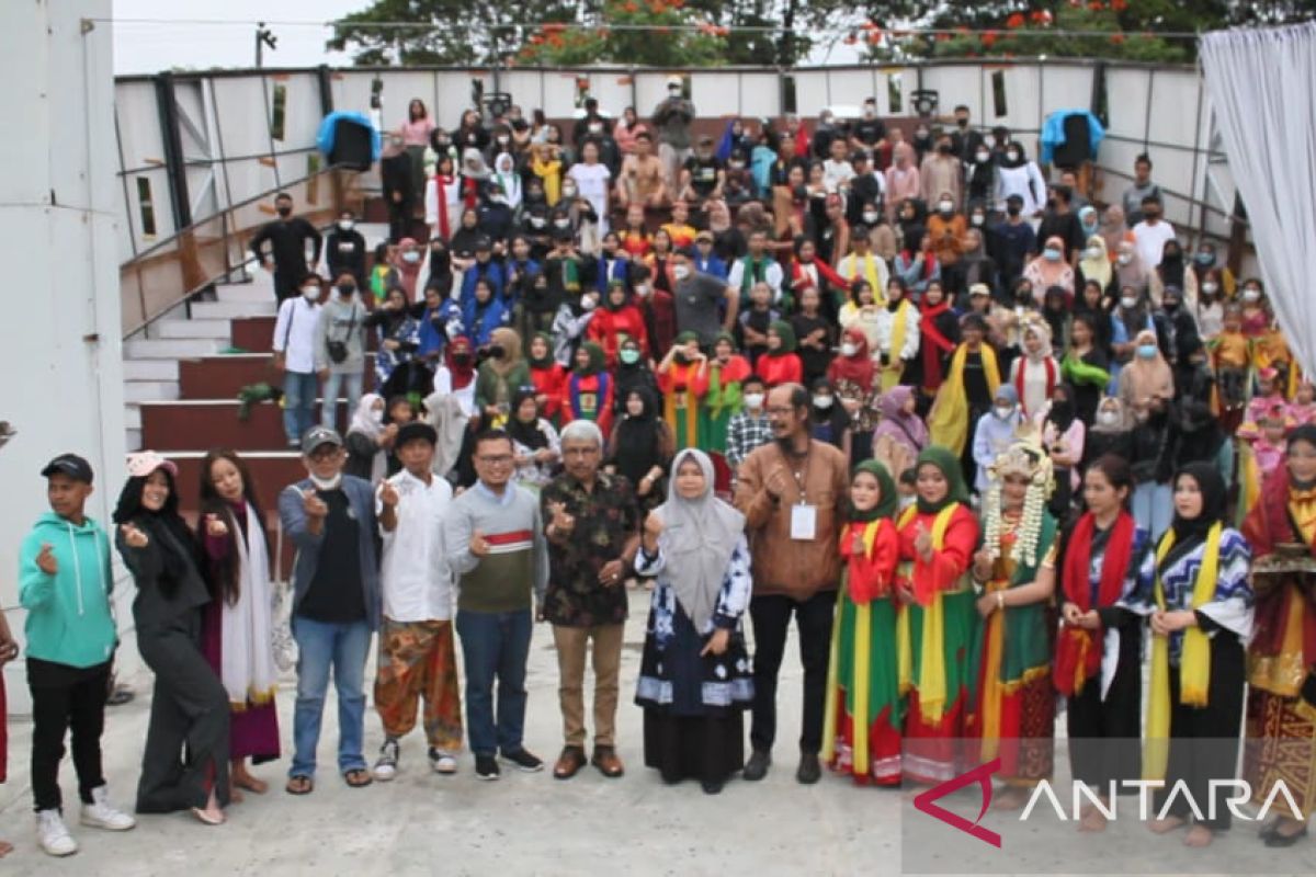 Meriahnya hari tari sedunia di Misbar Banjarbaru