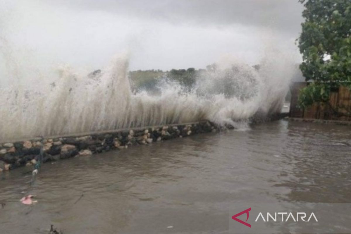 BMKG keluarkan peringatan dini banjir rob di tiga di wilayah NTT