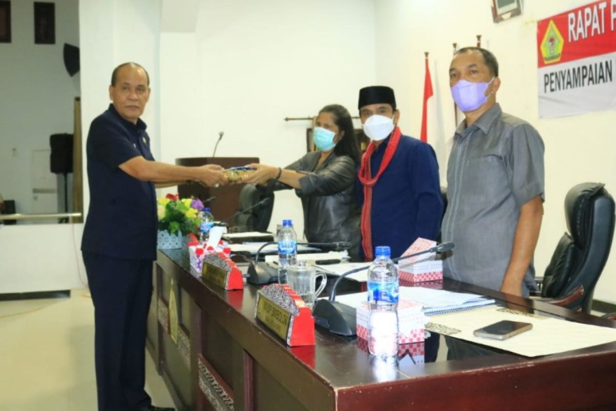 Wakil Bupati Samosir sampaikan nota pengantar LKPD kepada DPRD