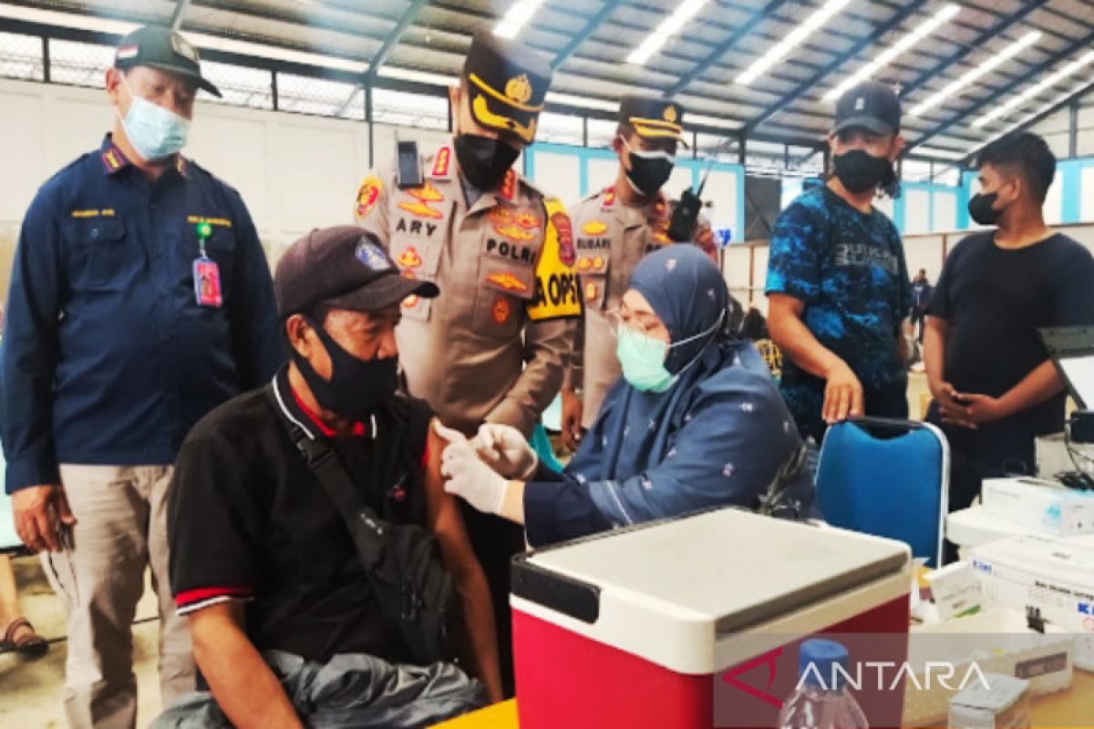 Polsek Kawasan Pelabuhan gelar vaksin persiapan menuju endemi