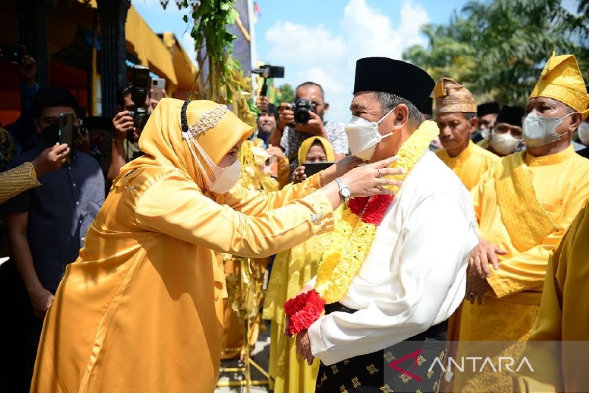 Tahniah, Gubri dianugerahi gelar Datuk Sutan Sotio Amanah Tuah Nogoi
