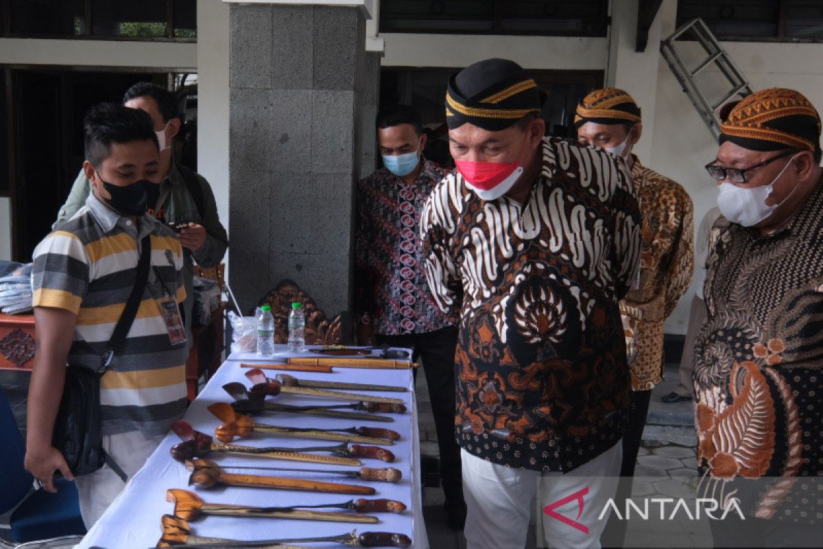 Pemkot Surakarta lestarikan budaya melalui pergelaran pameran keris
