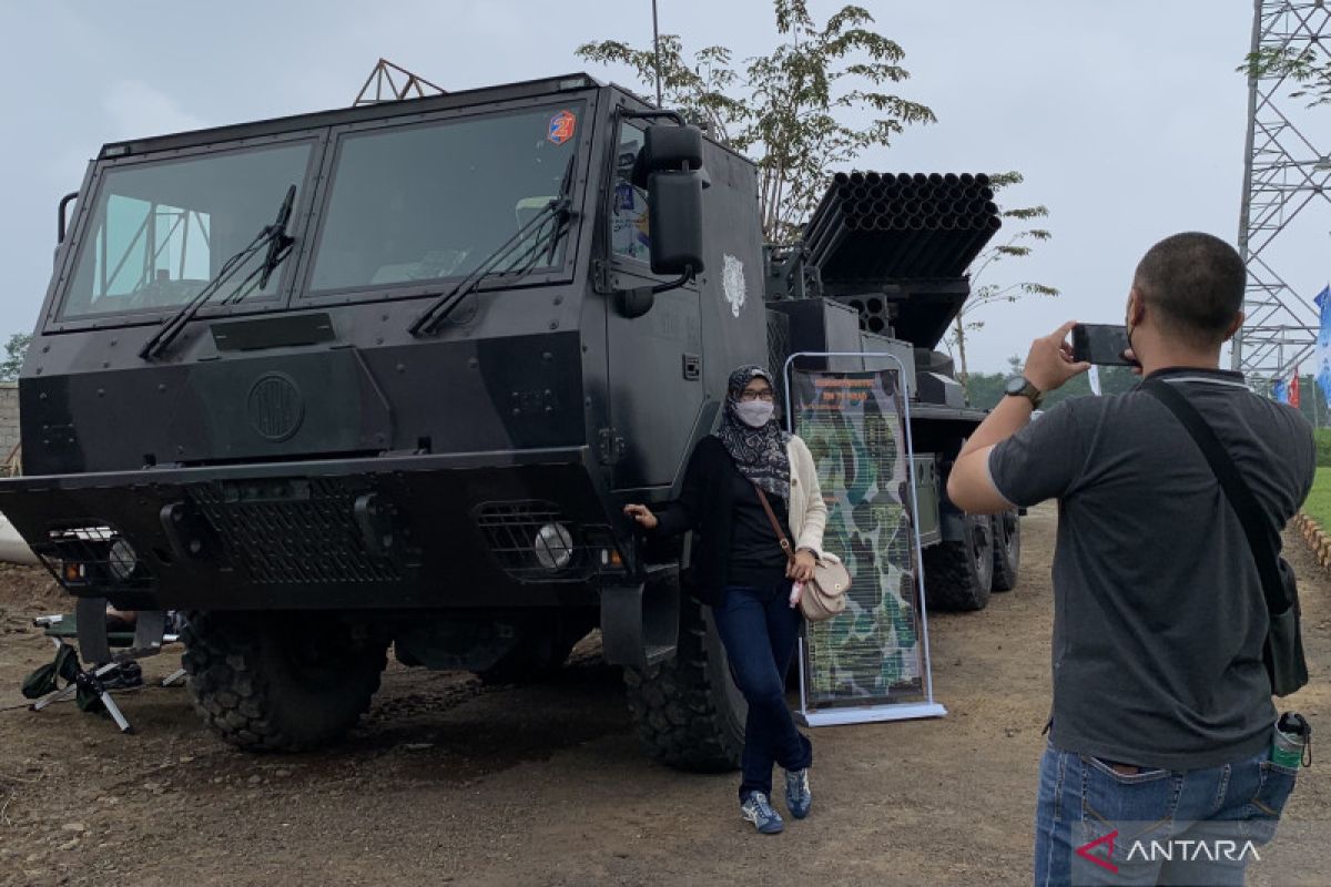 Pameran alutsista jadi ajang edukasi di arena Navy Jazz Traffic Festival