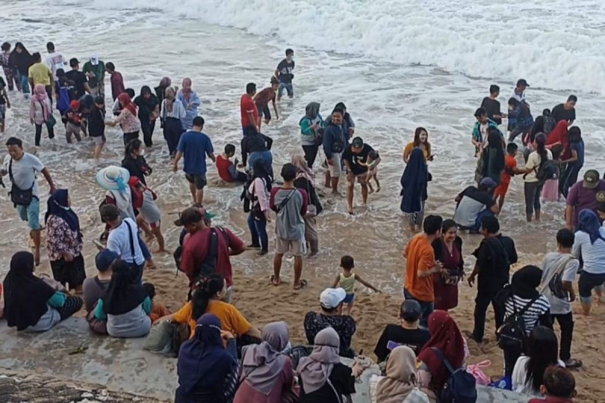 64 petugas dikerahkan untuk memantau kawasan pantai selatan Gunung Kidul