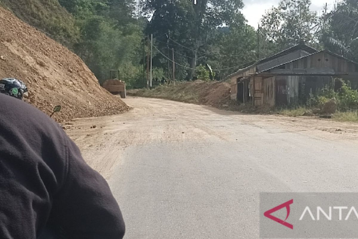 BMKG  ingatkan warga waspada tanah longsor jalur pegunungan Sulteng