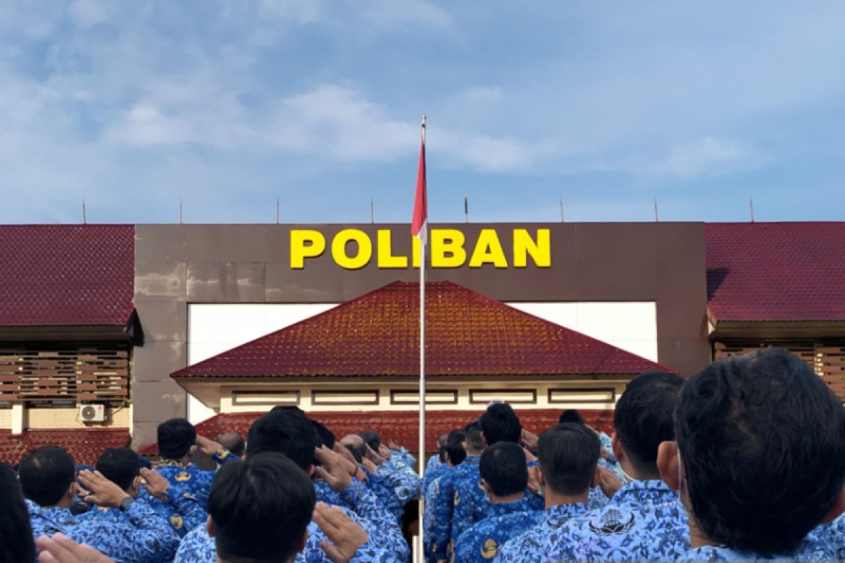 Poliban beri Satya Lencana bagi para pegawai di momen Hardiknas 2022