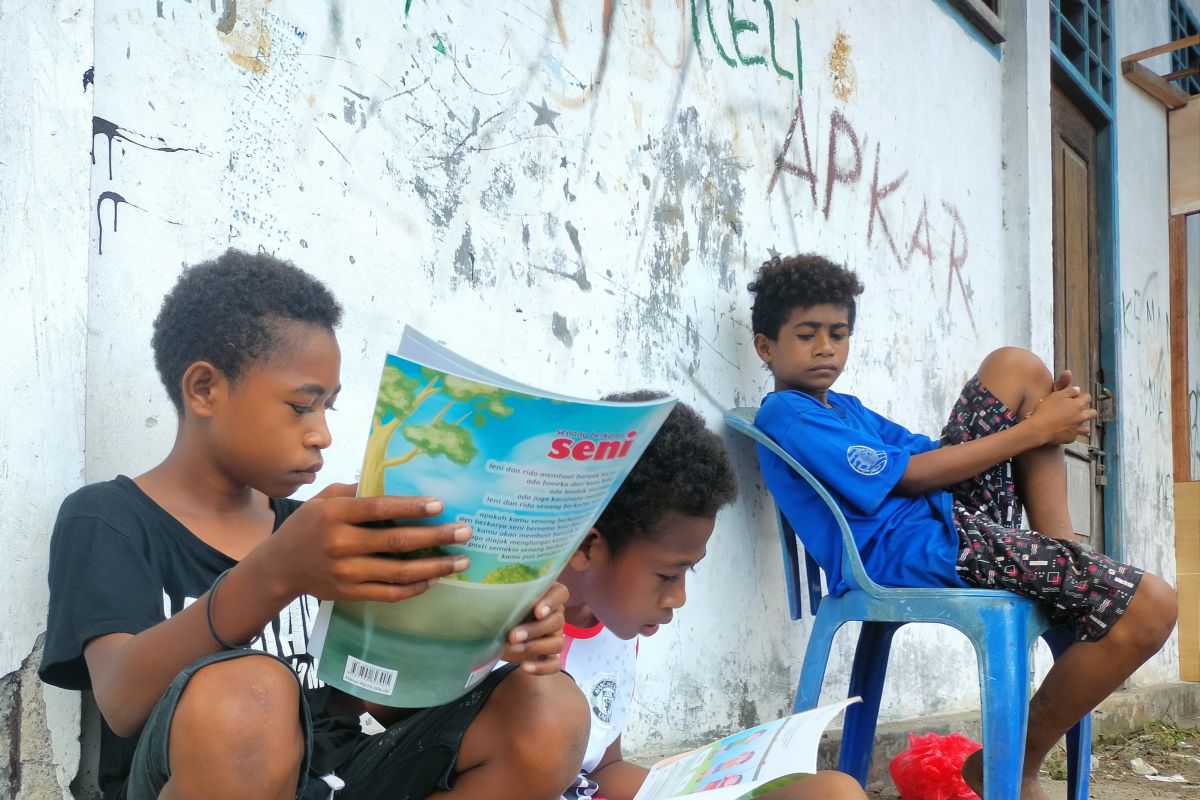 Pegiat Literasi: Otsus Papua Barat harus sentuh pendidikan informal