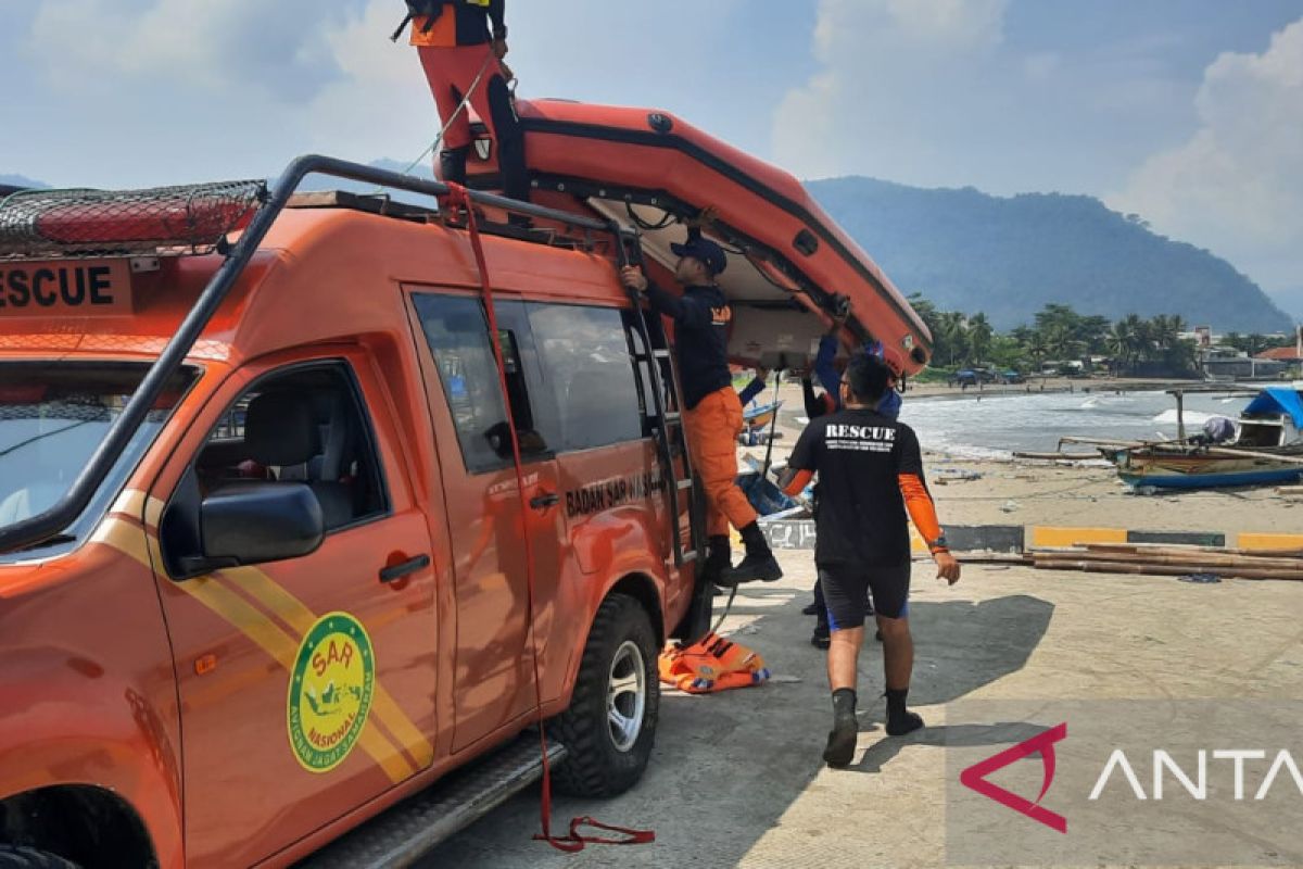 Dua wisatawan tenggelam di laut Palabuhanratu Sukabumi satu di antaranya hilang