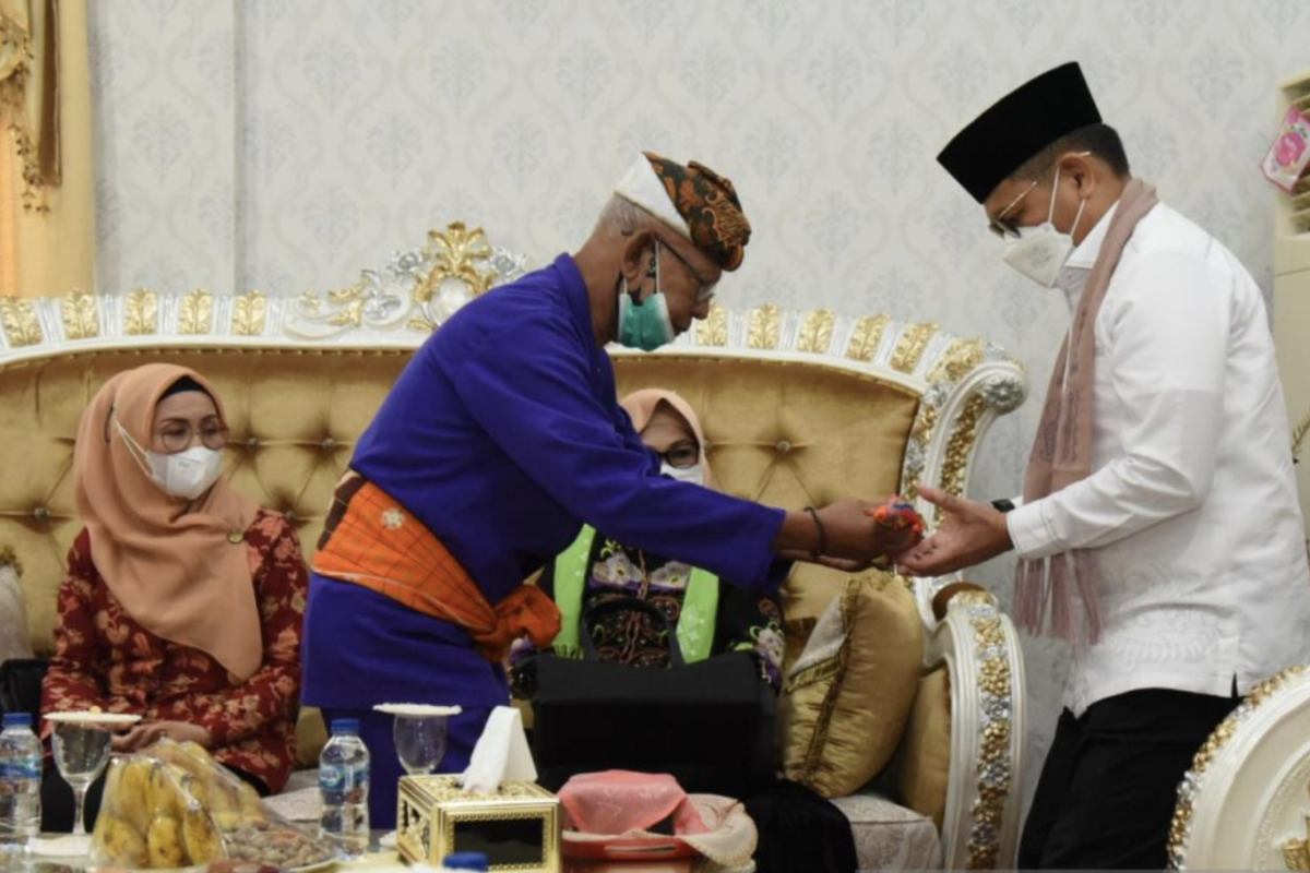 Penjabat Gubernur Gorontalo disambut secara adat