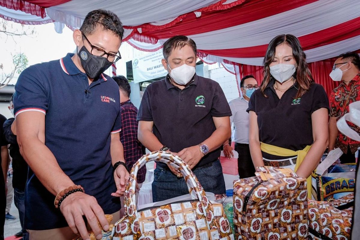 Minister Uno lauds Bali Waste Cycle for easing environmental burden