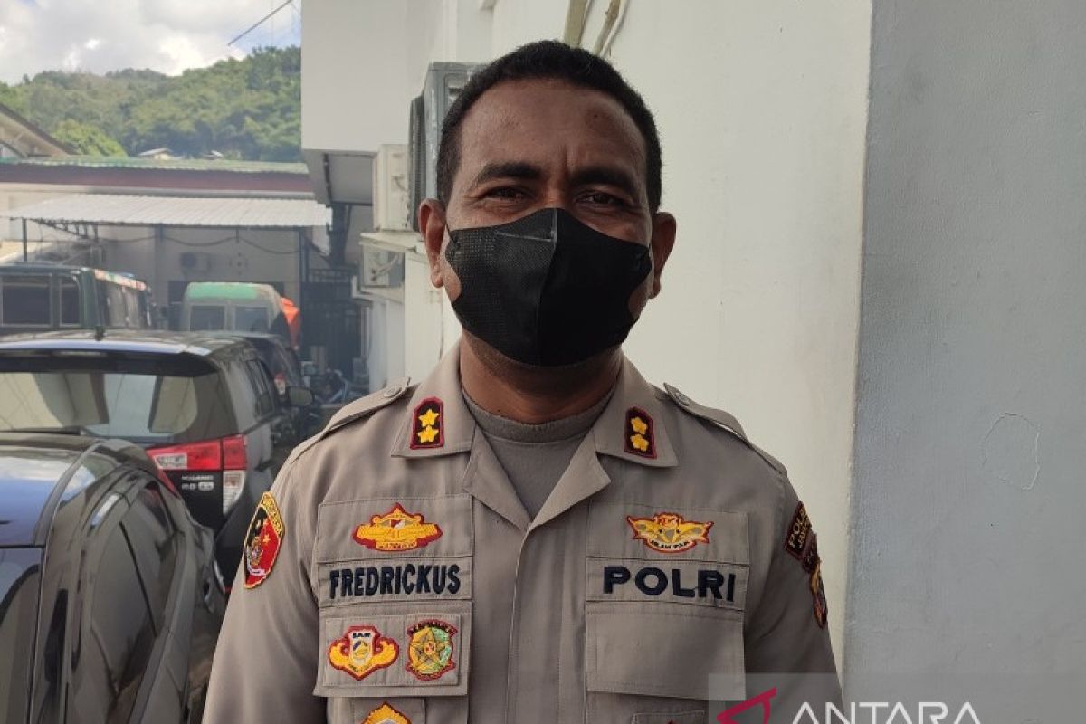 Polisi mengejar pembunuh mantan istri di RM Jam Gadang Sentani