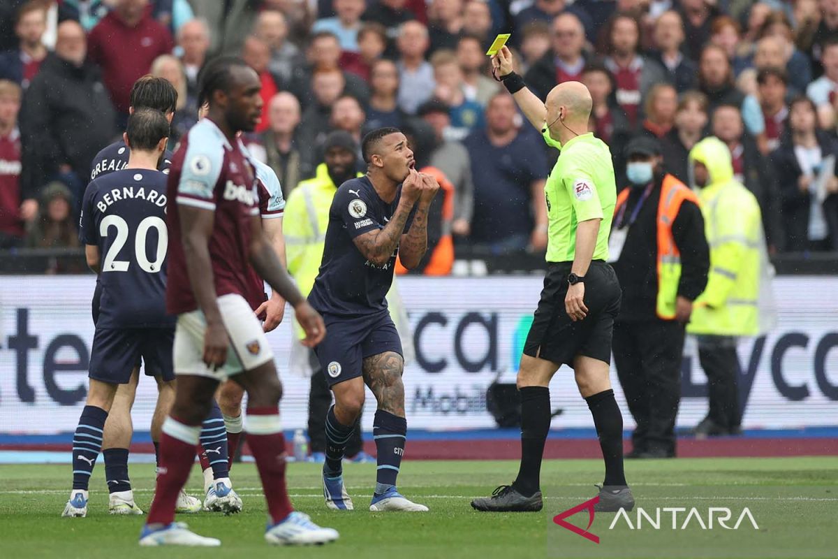 City awali upaya pertahankan gelar Liga Premier di West Ham