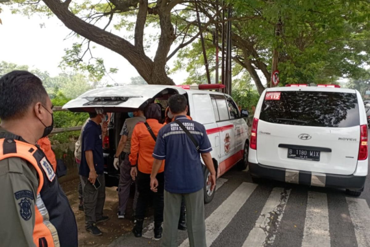 Pemkot Surabaya kirim ambulans bawa puluhan korban kecelakaan bus maut