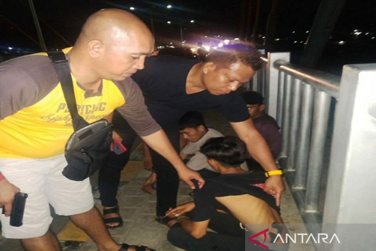 Polisi tangkap remaja bawa senjata tajam di tempat umum