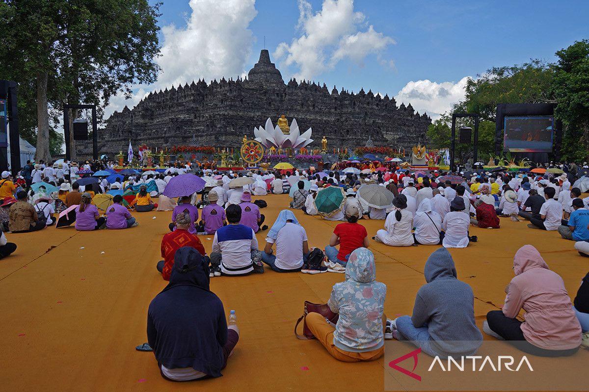 Perayaan Waisak Di Candi Borobudur - ANTARA News