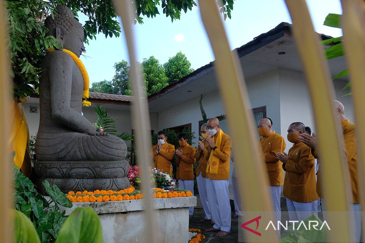 Perayaan Waisak Di Bali - ANTARA News