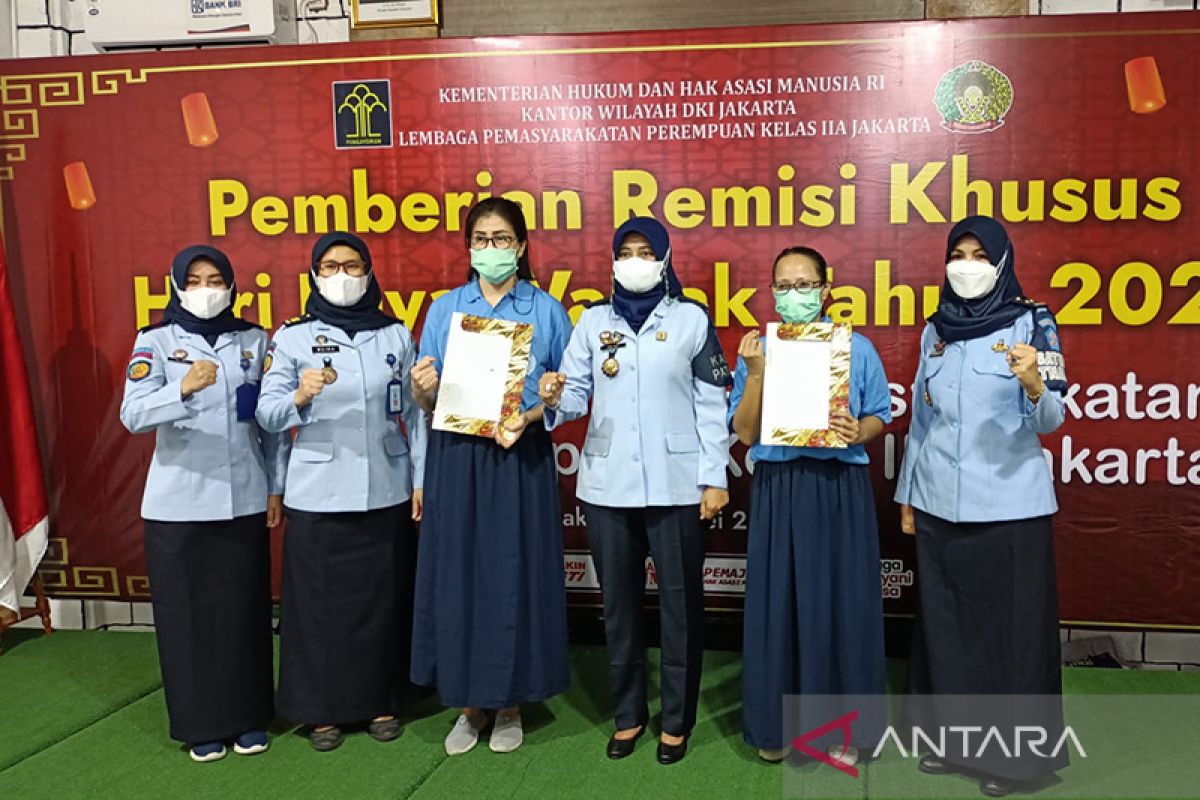 9 warga binaan Lapas Wanita Kelas IIA Jakarta dapat remisi Waisak