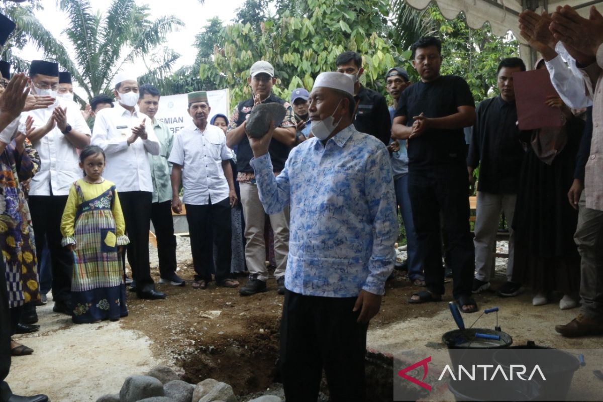 Runtuh akibat gempa, Masjid Raya Kajai Pasbar kembali dibangun dengan sumbangan donatur