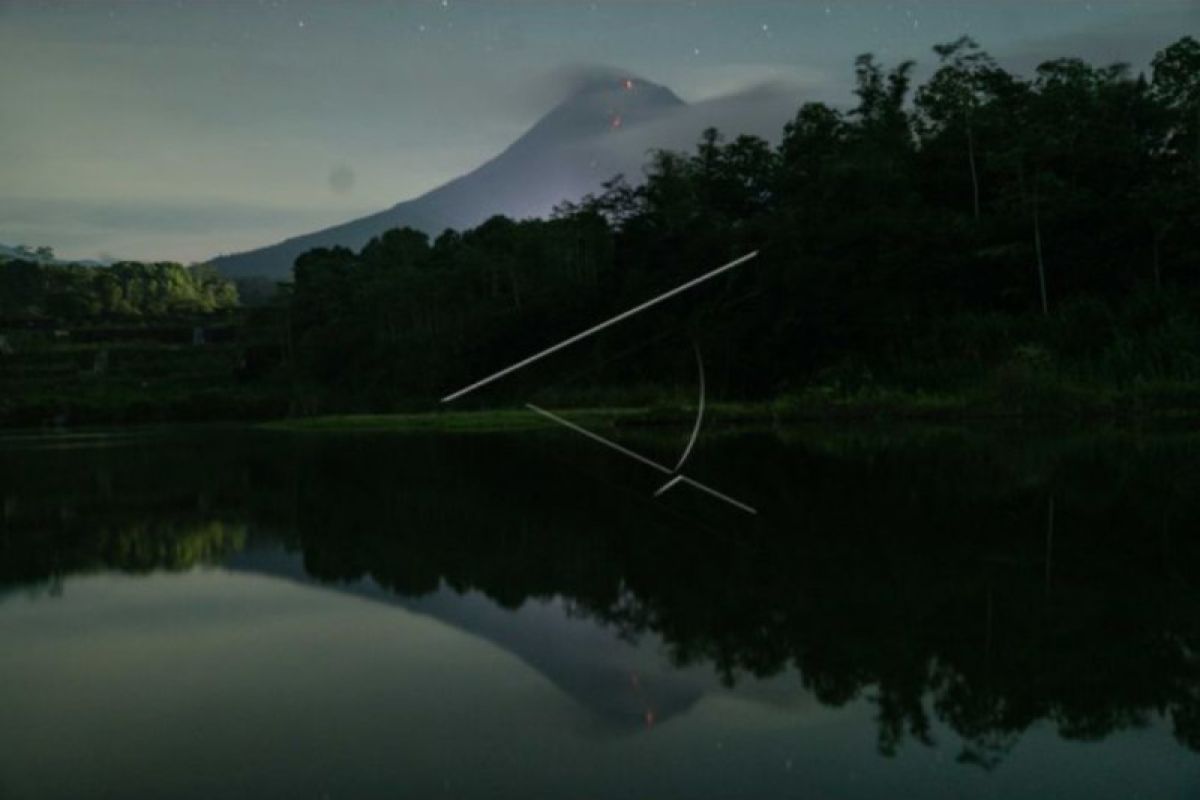 Gunung Merapi mengalami 77 kali gempa guguran