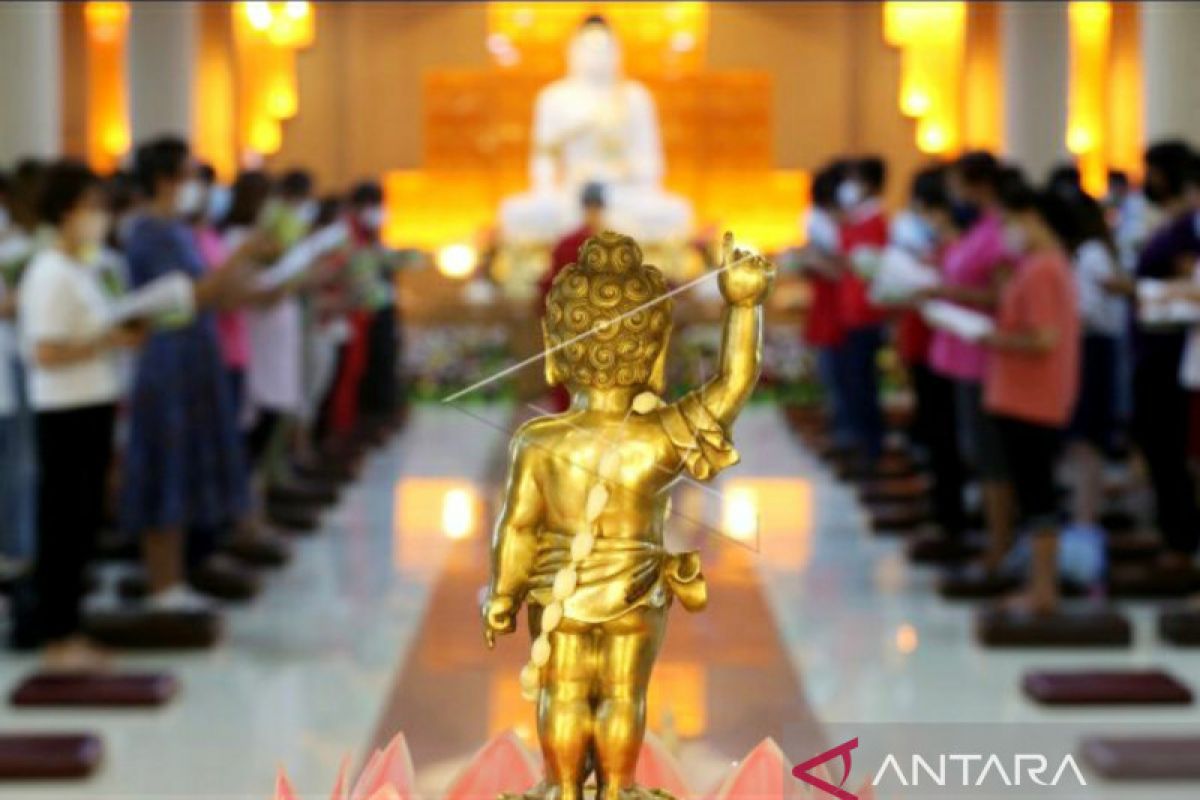Umat Buddha Sulteng  diajak ciptakan perdamaian di Hari Raya Waisak
