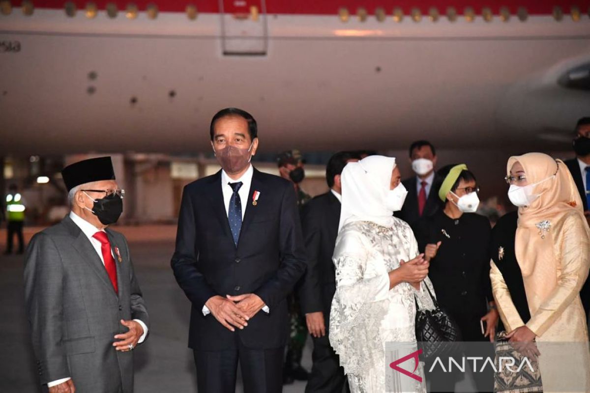 Presiden Jokowi dan Ibu tiba di Indonesia usai dari AS