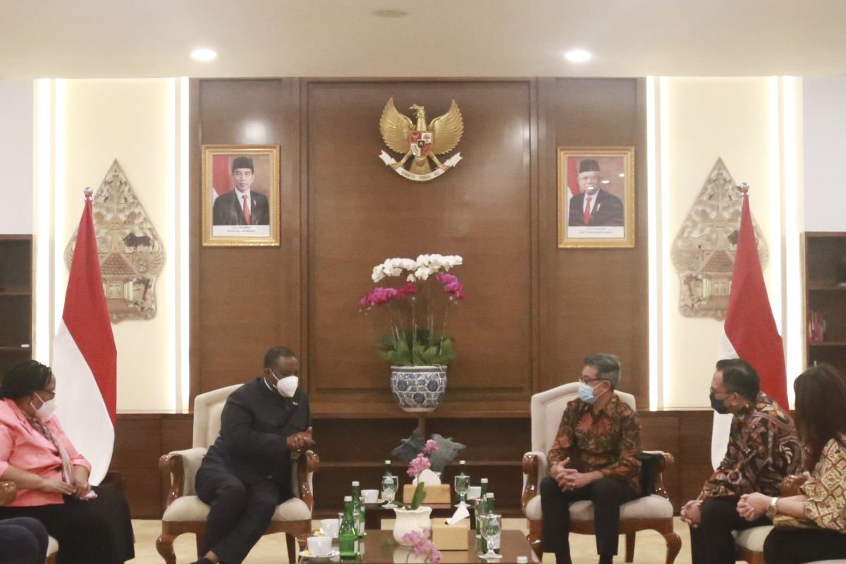 Zimbabwean VP pays week-long visit to Indonesia