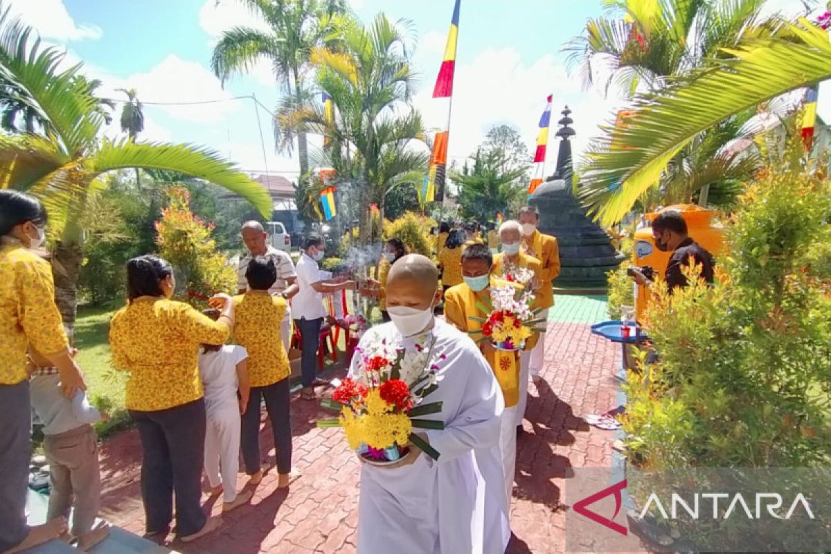 Ratusan umat Buddha di Tanjung Selor gelar ritual Pradiksina