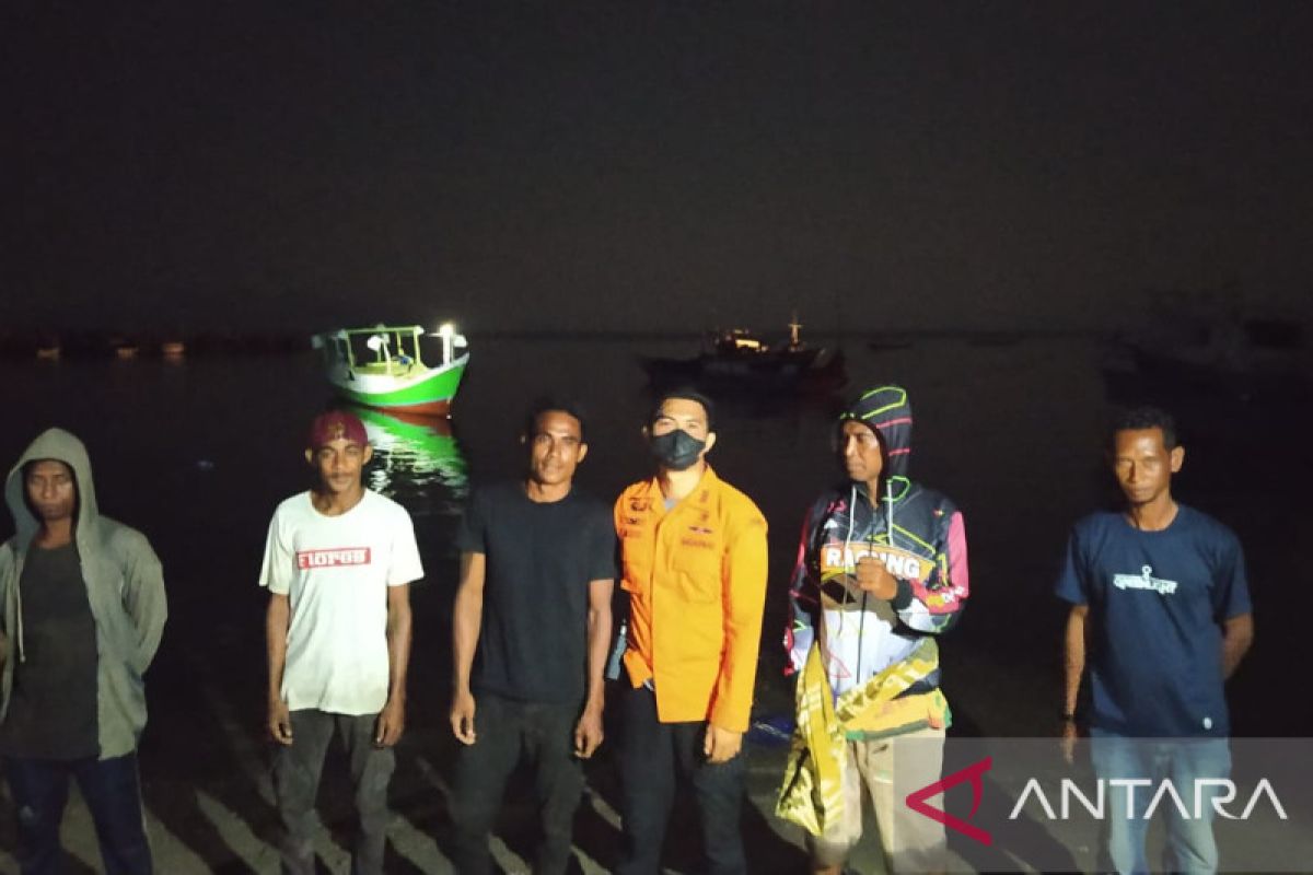 Tim SAR temukan lima nelayan  hilang dalam keadaan selamat di Perairan Flores