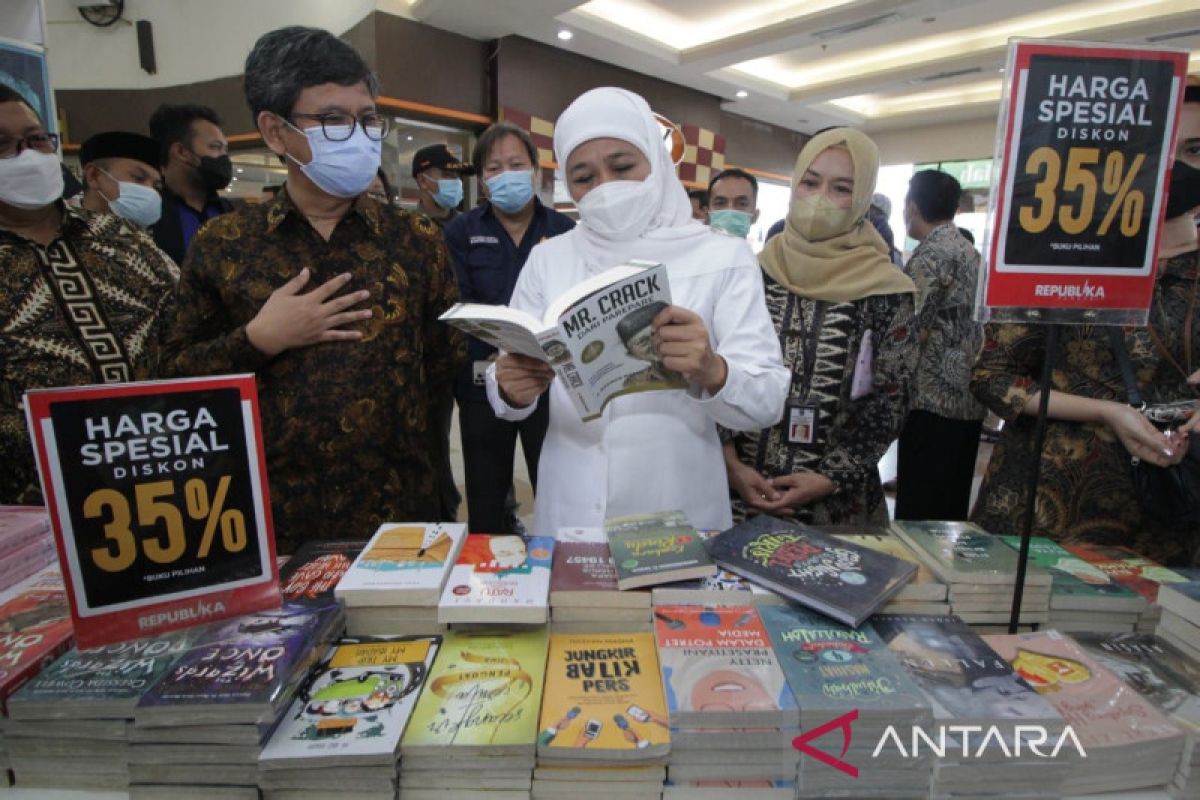 Hari Buku Nasional, Gubernur Khofifah berharap transformasi digital tingkatkan produktivitas