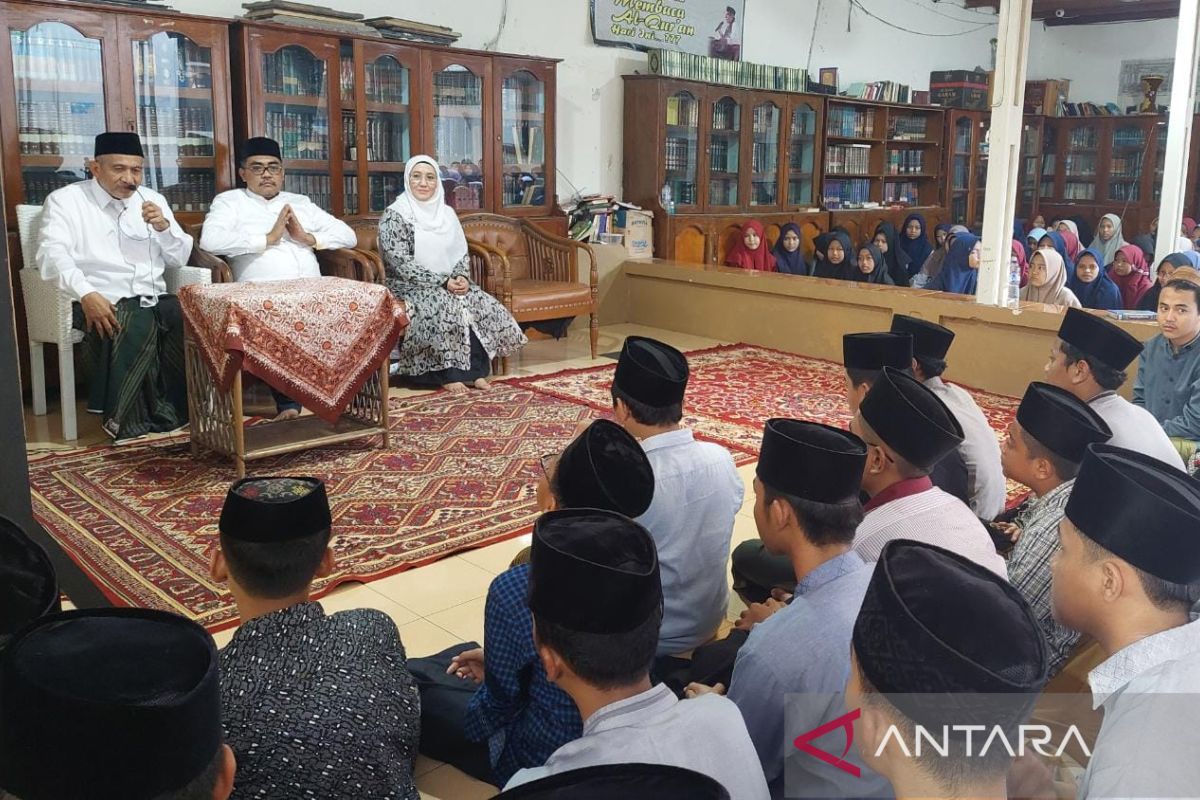 Gus Jazil berikan motivasi pada para santri penghafal Al Quran