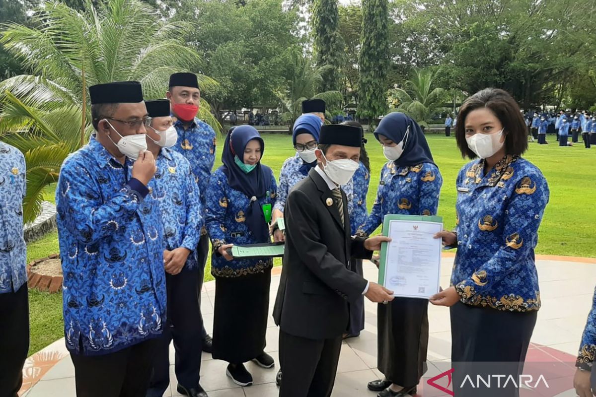 Bupati Gorontalo serahkan SK PNS dan PPPK