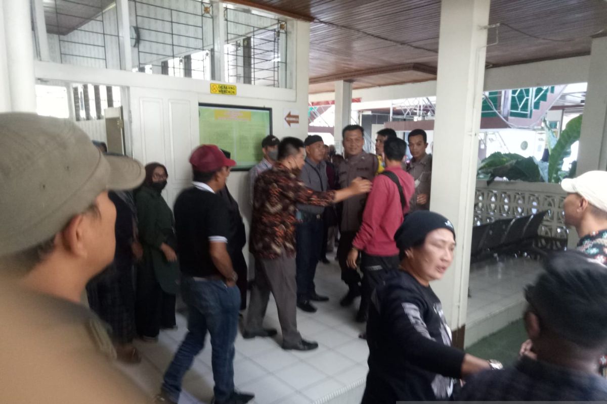 Sidang kasus Surat Palsu di Pilkada Bukittinggi diwarnai adu jotos