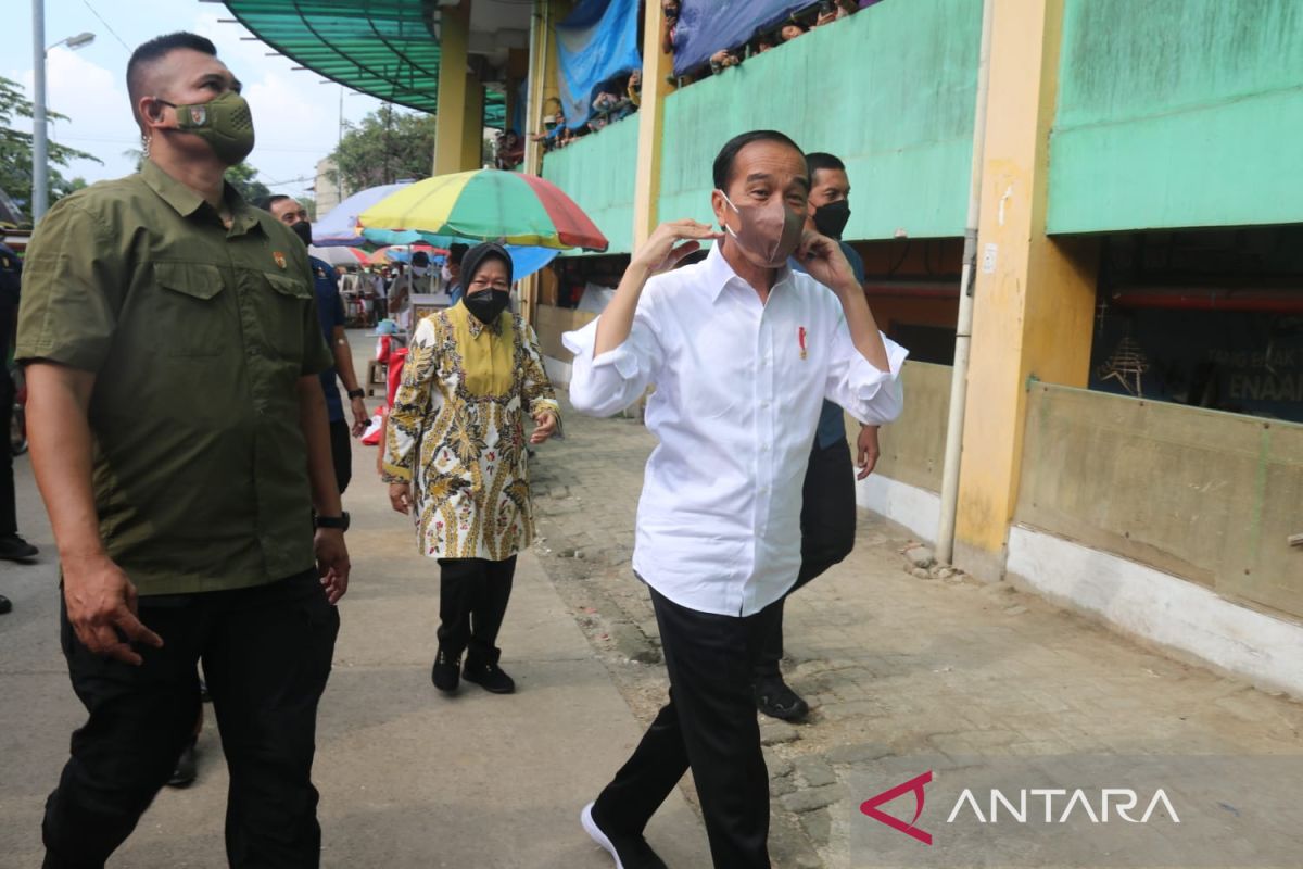 Presiden Jokowi pantau harga minyak goreng curah di Pasar