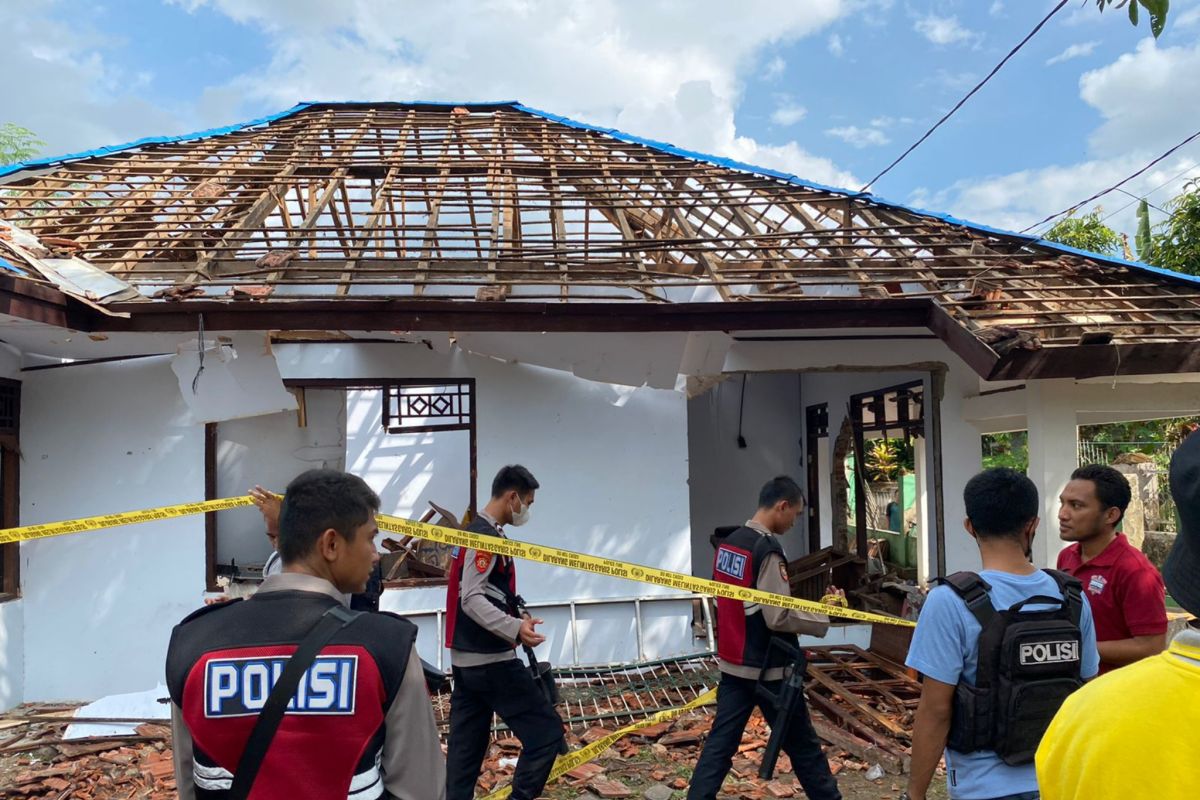 Rumah kakek 80 tahun terduga pencabulan di Bima dirusak warga