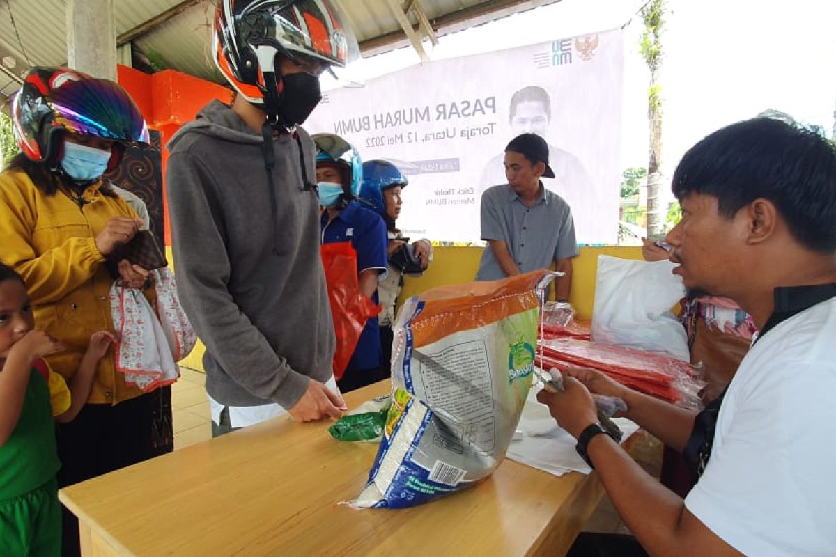 Pasar murah BUMN ringankan beban tiga ribu masyarakat prasejahtera Toraja Utara