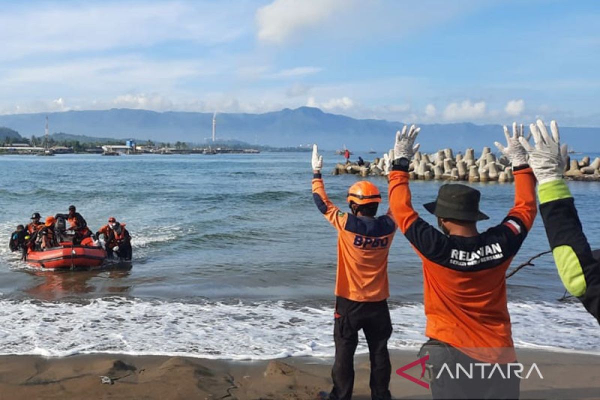 Tim SAR temukan jasad wisatawan tenggelam di Pantai Citepus Sukabumi