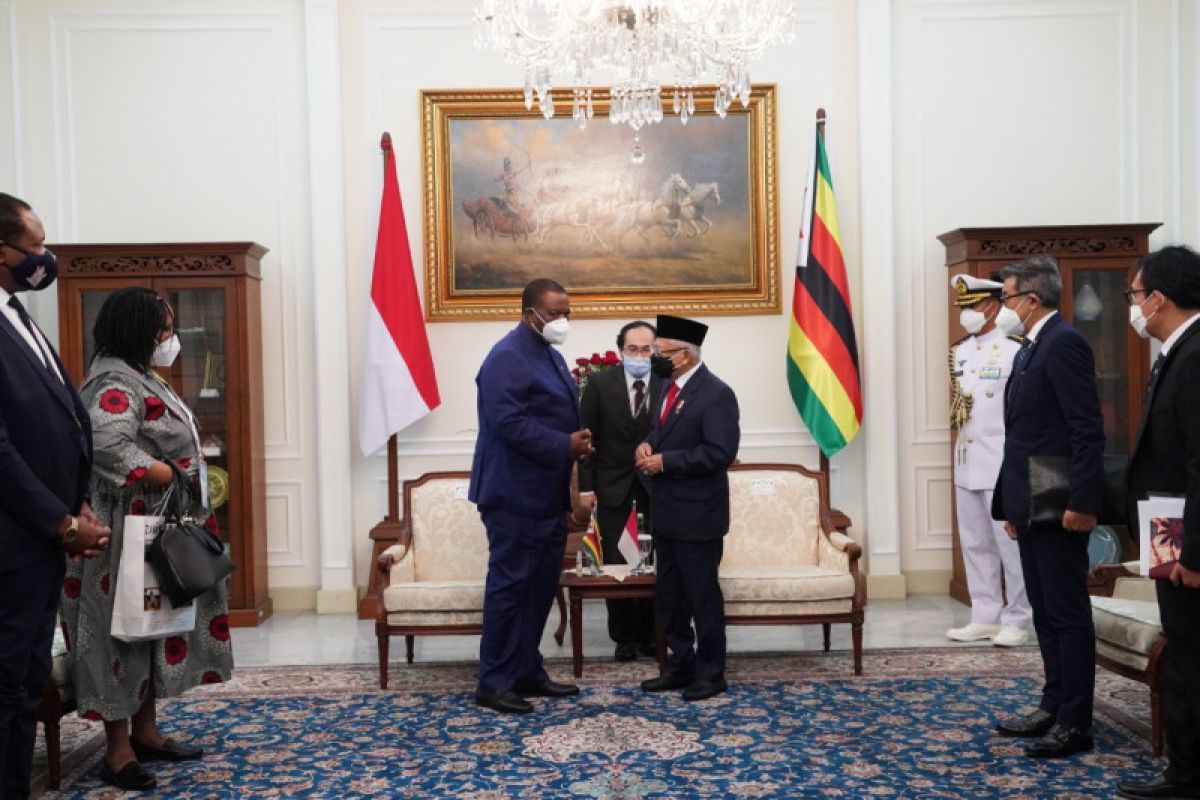 Zimbabwe Vice President pays courtesy visit to Amin