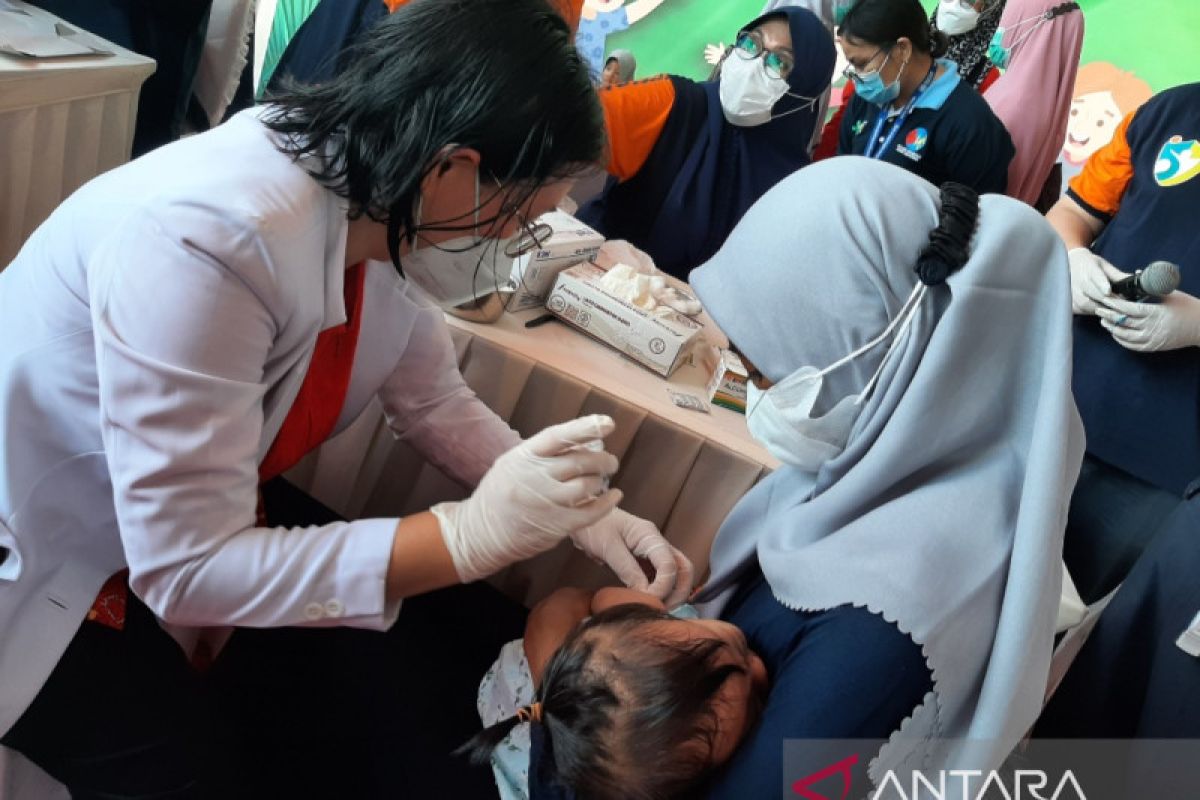 Ribuan orangtua antusias antar anak imunisasi nasional di Kepri