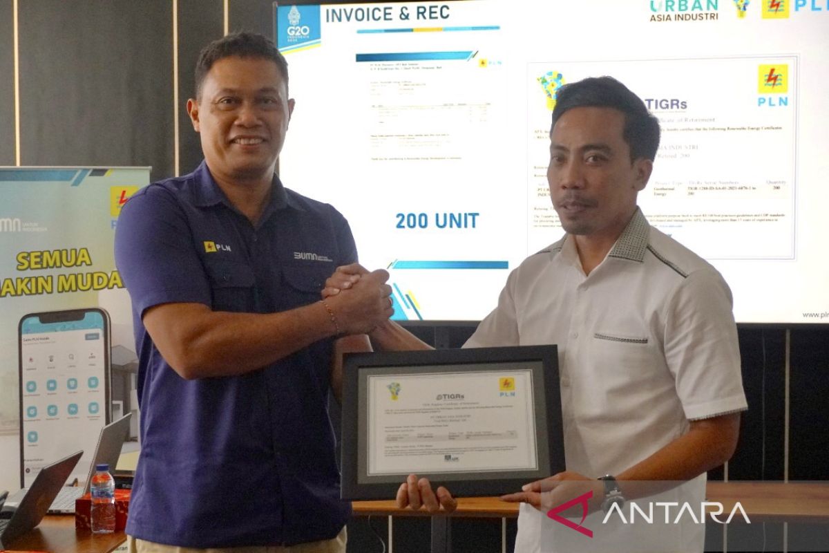 Pengusaha Bali beralih ke energi bersih beli ribuan unit REC PLN