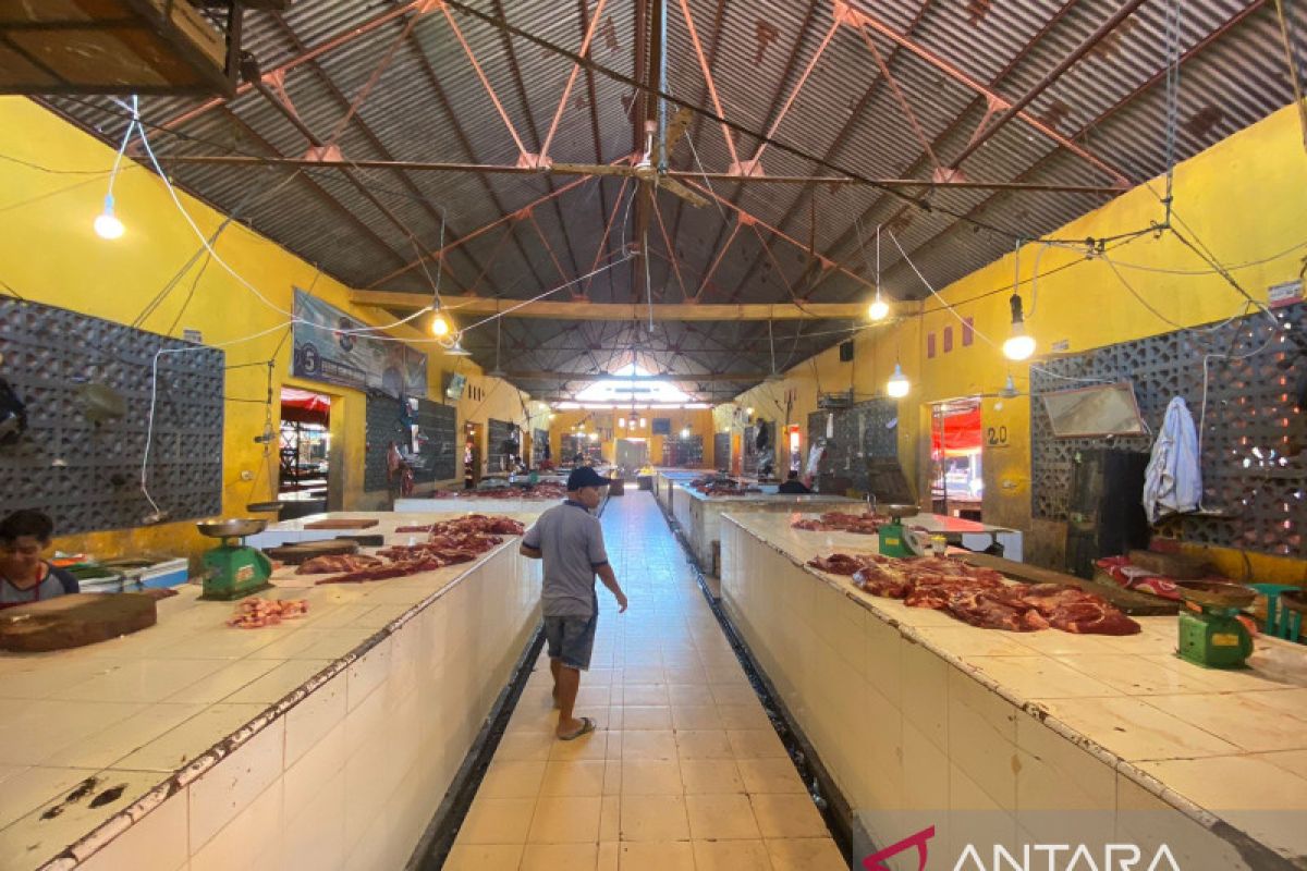 Aktivitas jual beli daging di Pasar Ibuh Payakumbuh masih normal