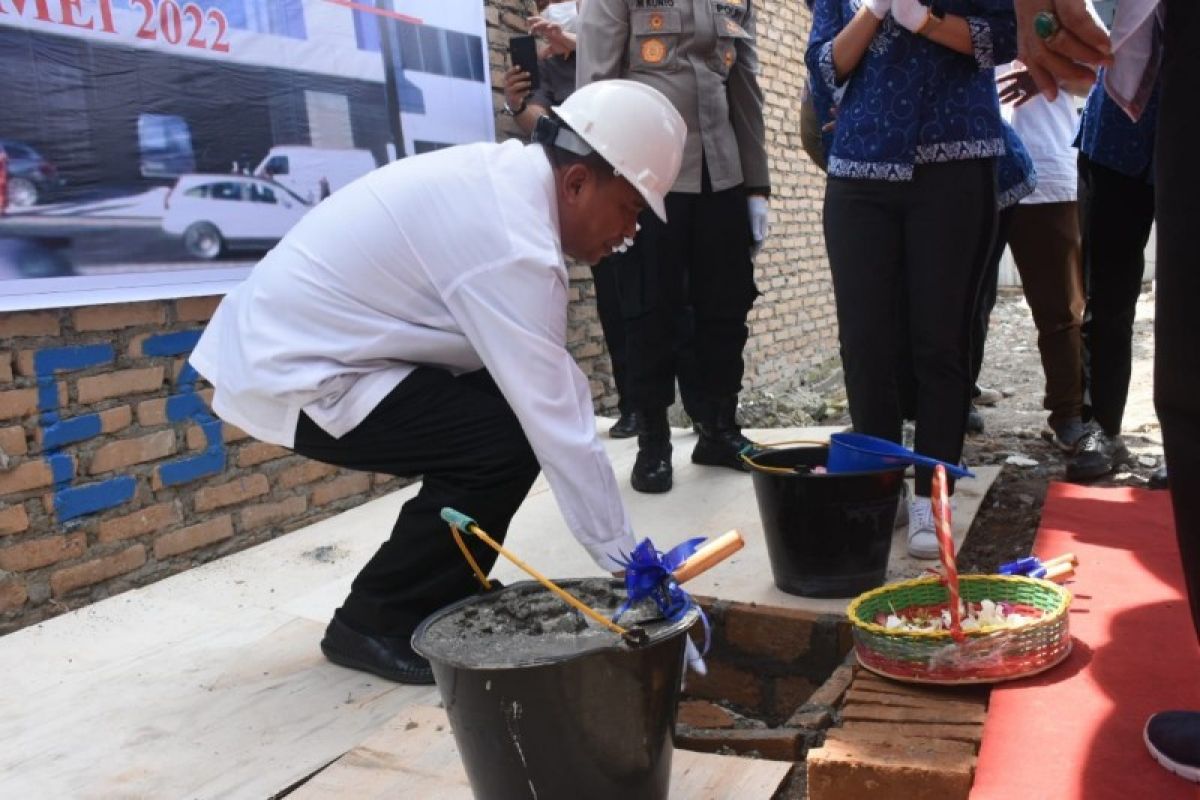 Wali Kota Tebing Tinggi letakan batu pertama pembangunan gedung Bank BCA