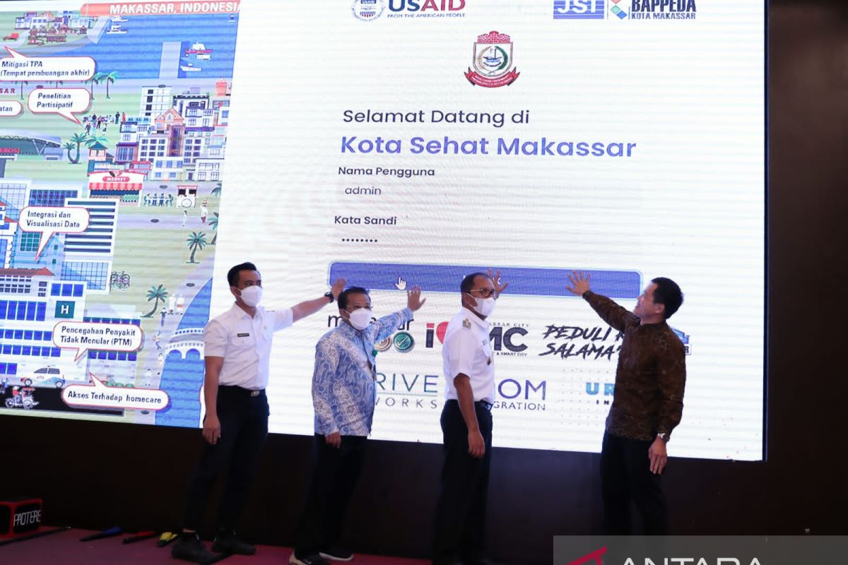 Wali Kota Makassar meluncurkan aplikasi "Sehatmi"
