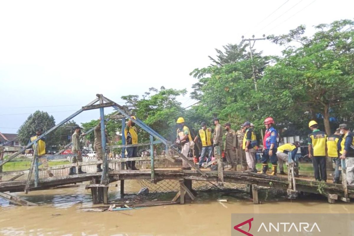 Pemkot Samarinda bongkar jembatan tua gang Nibung
