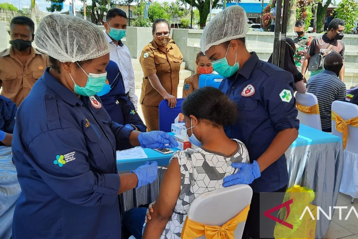 Cakupan vaksinasi di Teluk Wondama masih di bawah 70 persen