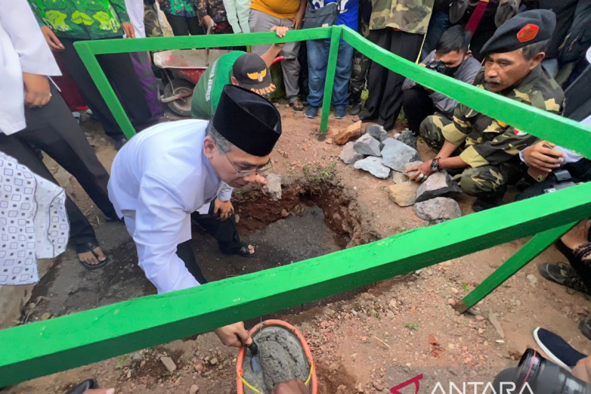 Gus Yahya lakukan peletakan batu pertama Rumah Sakit NU di Jember