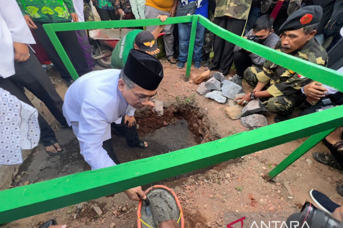 Gus Yahya letakkan batu pertama Rumah Sakit NU di Jember