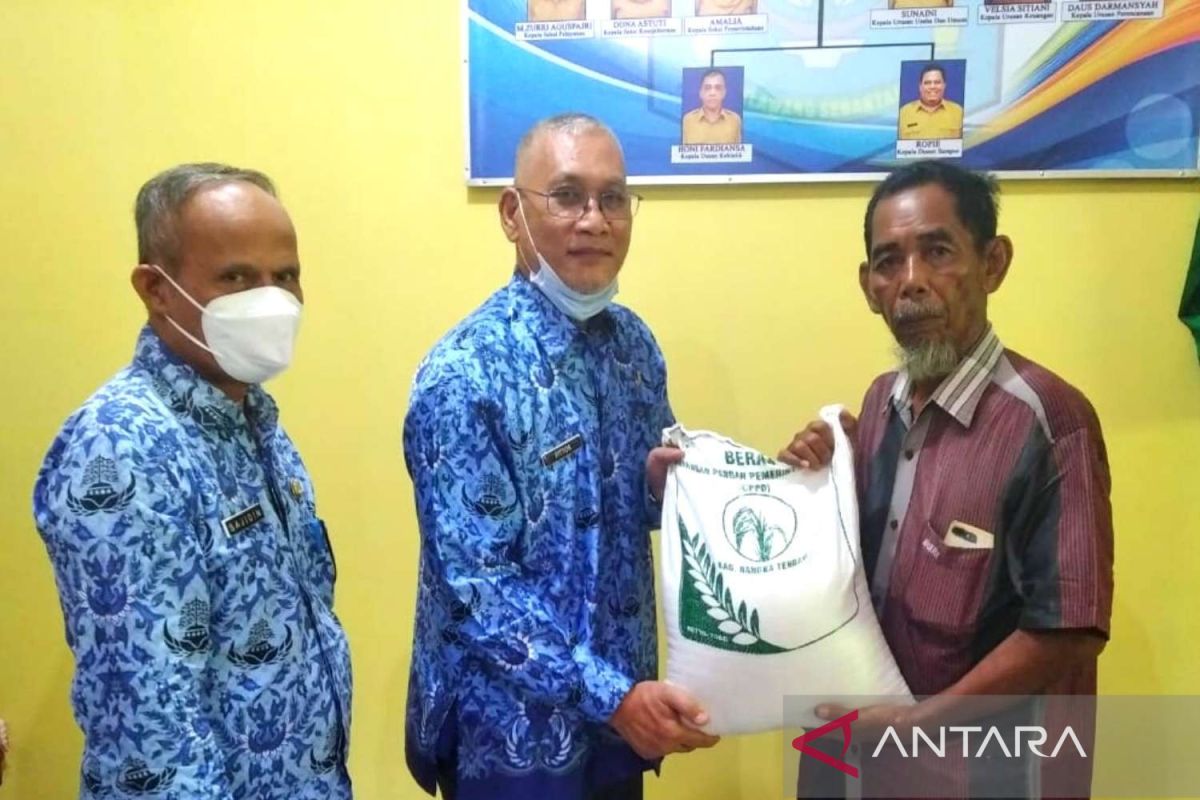 Pemkab Bangka Tengah salurkan 4 ton beras untuk korban angin kencang